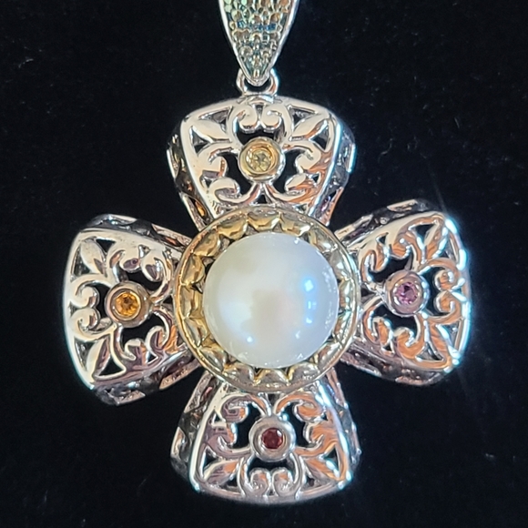 A gemstone and pearl necklace